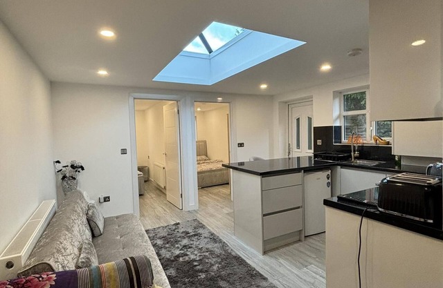Cozy 2 Bed Property in High Wycombe Tn