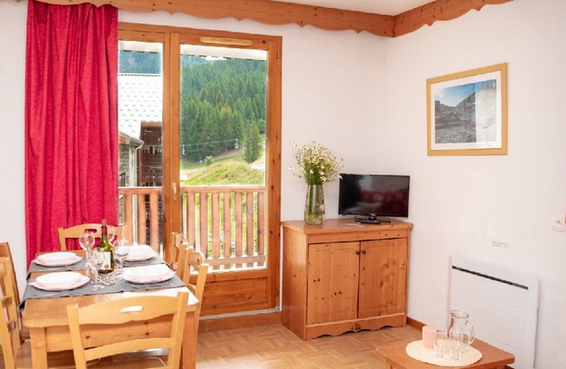 Cozy 2-Bedroom Apartment for 6 with Balcony and Ski Storage in Puy-Saint-Vincent