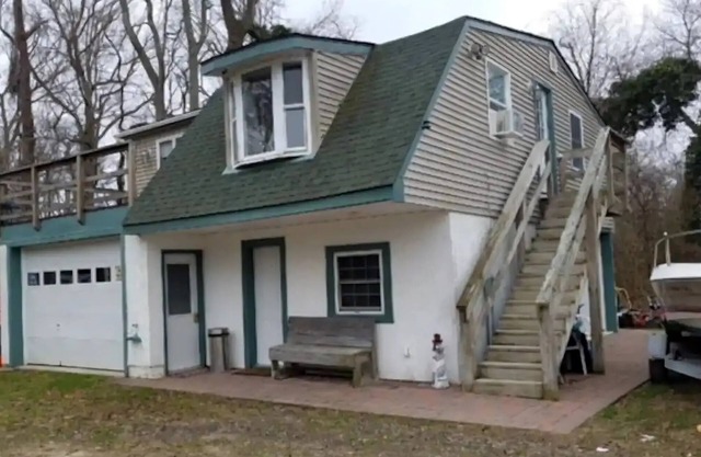 COZY 2 BEDROOM 2ND FL. APARTMENT CLOSE TO THE WILDWOODS.