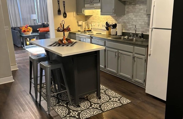 Cozy 2-bedroom apartment in downtown Big Stone Gap with views.