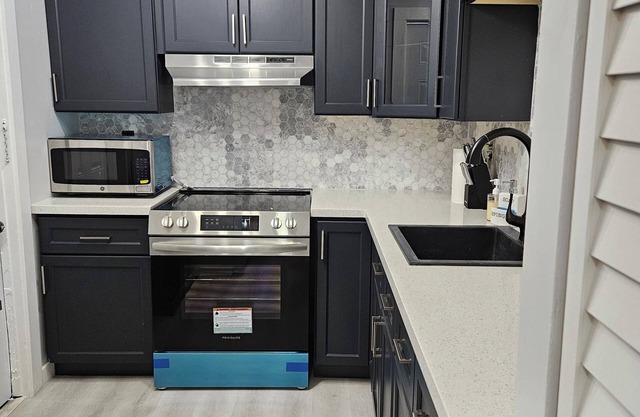 Cozy 2-bedroom apartment with AC and WiFi in fabulous Oakland Park