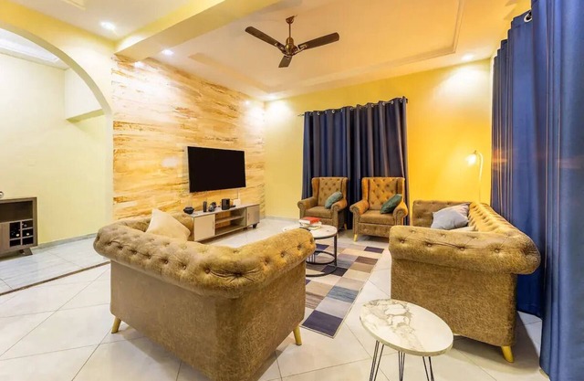 Cozy 2-bedroom apartment with WiFi, AC in amazing East Legon