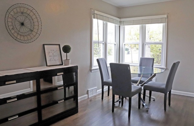 Cozy 2-bedroom apartment in Central Bismarck