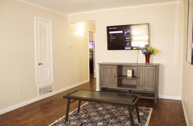 Cozy 2-Bedroom Apartment