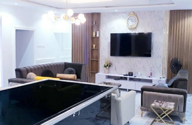 Cozy 2-bedroom apartment in a pleasant area in Abesan Lagos with AC, WiFi,Solar