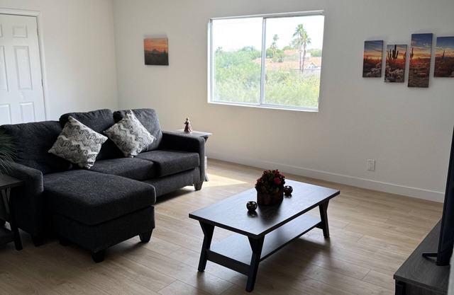 Cozy 2-bedroom condo in delightful Fountain Hills, Close to Downtown
