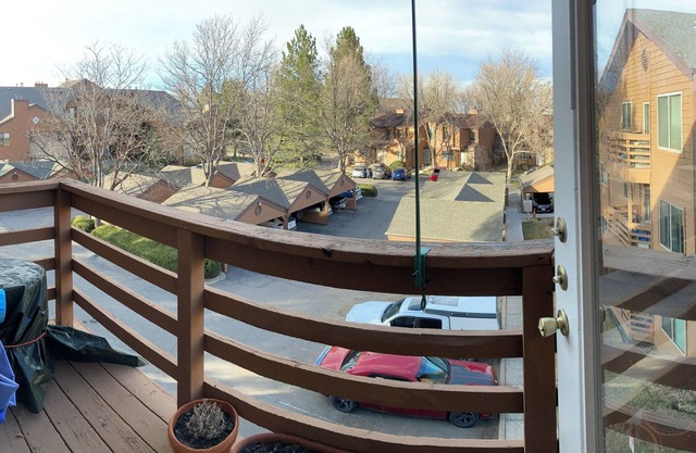 Cozy 2-bedroom condo in charming Boulder with AC, WiFi