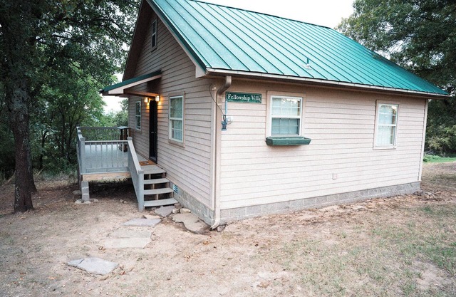 Cozy 2-bedroom cottage with loft, AC, and WiFi on peaceful 295-acre property