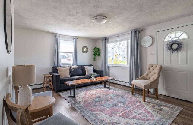 Cozy 2 Bedroom House!