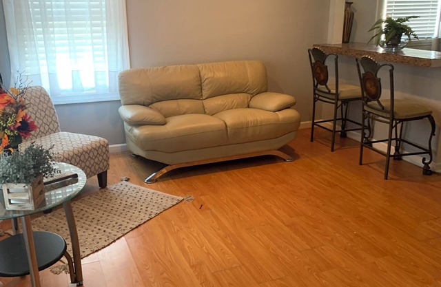 Cozy 2-bedroom house with huge gated yard in enjoyable Homewood Illinois