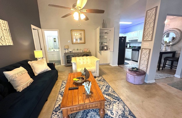 Cozy 2 bedroom in gated community filled with many amenities- blocks to beach