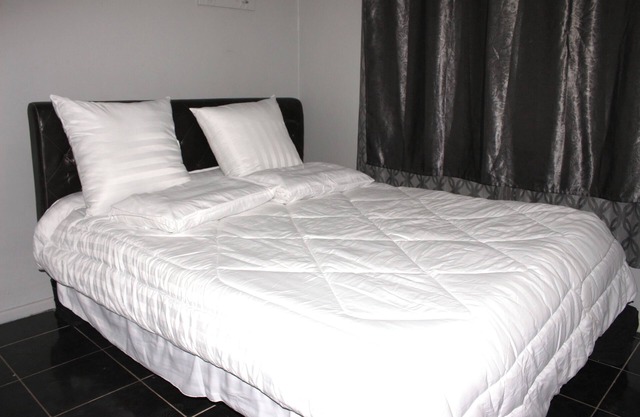 Cozy 2-BR Flat near Best Malls Restaurants &Stores