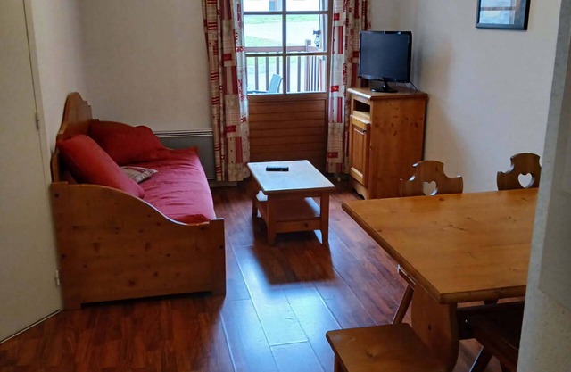 Cozy 2-Room Apartment for 6 with Terrace and Pool Access Near Saint-Lary-Soulan