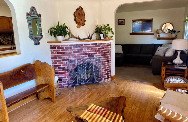 Cozy 2BD Home minutes from heart of Missoula - fenced backyard great for pets!