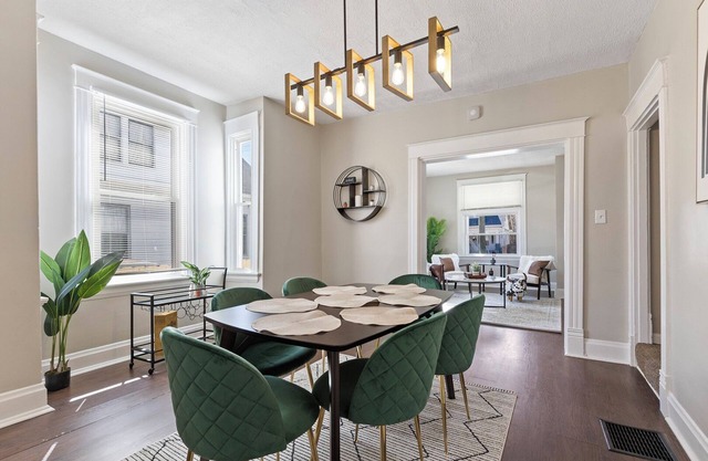 Cozy 2BD Home w/Home Office and Parking!