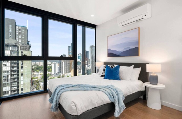 Cozy 2BR Apartment in Melbourne CBD w/Pool & Gym