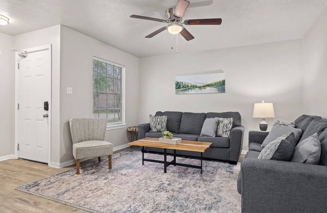 Cozy 2BR Comfort Near Texas A&M EV-Friendly