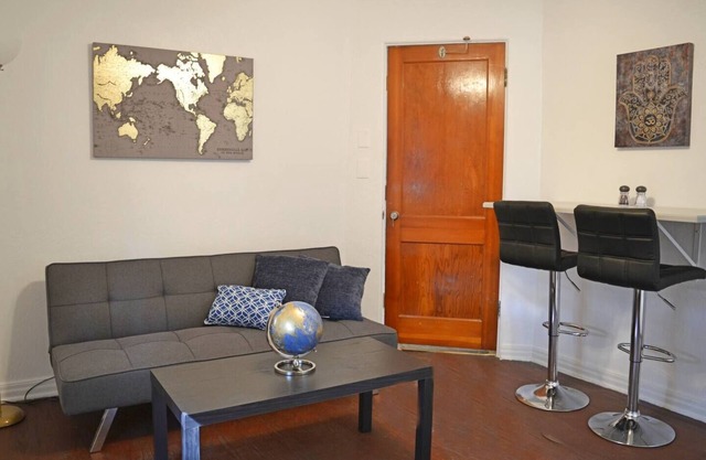 Cozy 2BR Getaway Work-Ready & Pets OK