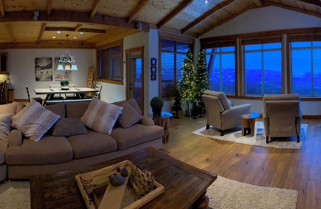 Cozy 3-BDR Ski-In/Out Condo at Copper Kettle| Private Hot Tub & Dog Friendly