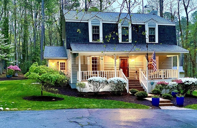 Cozy 3 Bedroom 2.5 Bath on Private 1 Acre Wooded Lot