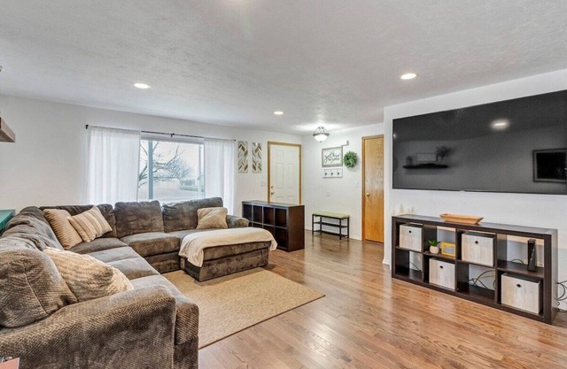 Cozy 3 Bedroom Family Home w/Fenced Yard & Patio!