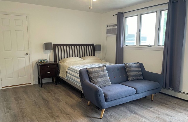 Cozy 3-Bedroom Getaway w/AC & Free Parking Near Boston