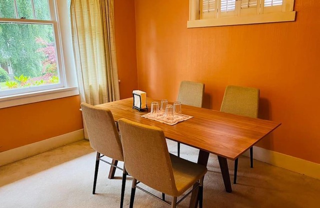 Cozy 3 bedroom house in Vancouver to stay