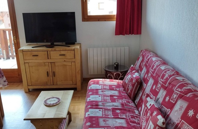 Cozy 3-Piece Apartment for 6 with Balcony, Near Ski Slopes in Puy-Saint-Vincent