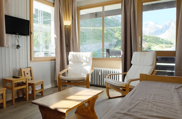 Cozy 3-Room Apt with Balcony, Ski-In/Ski-Out, Near Shops in Tignes