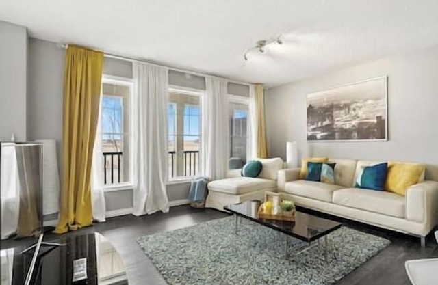 Cozy 3BD Home | Close to YYC Airport & DT, A/C