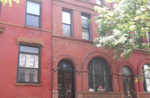 Cozy 5 Bdrms Brownstone located on 'Sugar Hill' in Historic Harlem NY