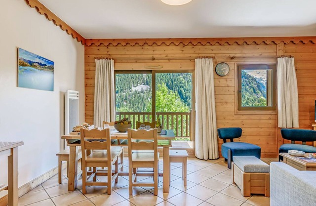 Cozy 55m² apartment with terrace, 6 people, parking, pool access