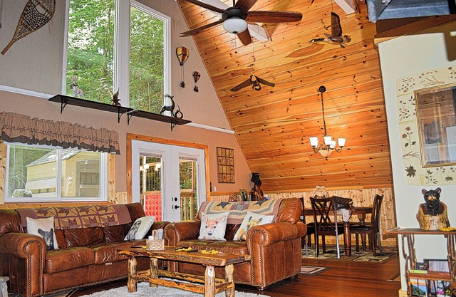 Cozy A-Frame Cabin w/Hot Tub 3 Min to Downtown