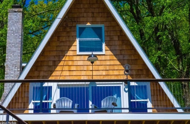 Cozy A-Frame: Rustic Charm & Modern Comfort