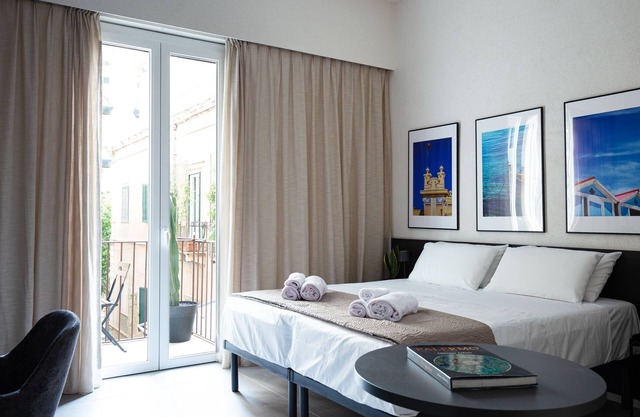 Cozy accommodation in the center of Palermo within walking distance of Via Libertà.