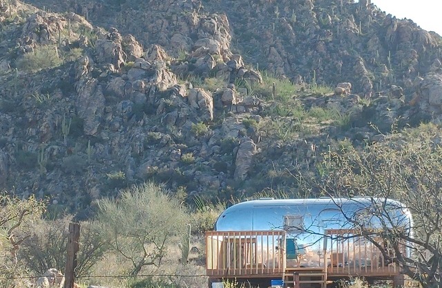 Cozy Airstream with WiFi, AC Amazing Desert Views 300 Acre Private Saguaro Park