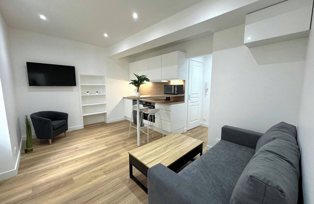 Cozy and Bright Apartment Located in the Historic Rue du Bac District