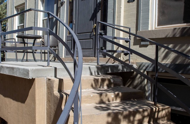 Cozy and Quiet Condo in Uptown- Walking Distance to Everything