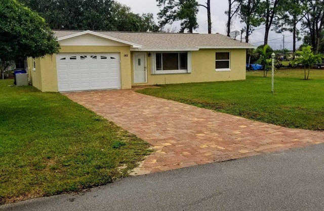 Cozy and spacious canal house located in Lake Placid, FL