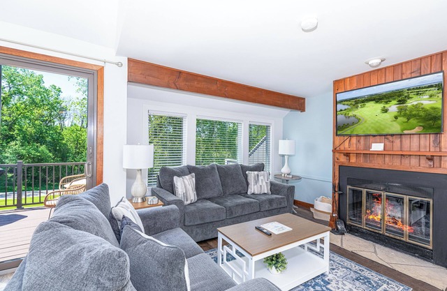 Cozy and Updated Home only 5 minutes to Eagle Ridge and 15 minutes to Downtown