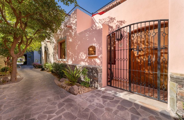 Cozy and well-appointed 2-bedroom, 2-bathroom home.