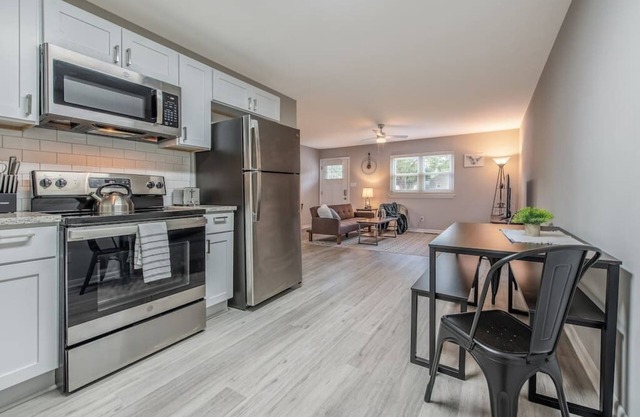 Cozy apartment 5 mins from downtown/Fast Wi-Fi