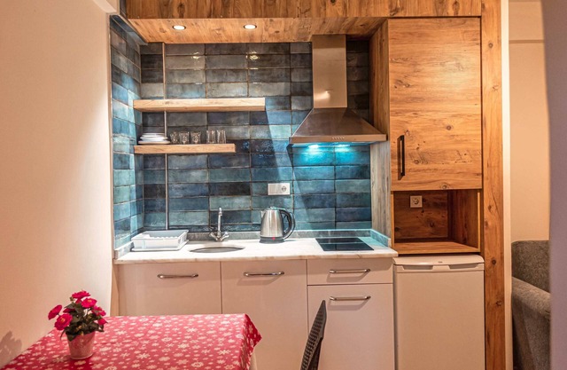 Cozy Apartment 500mt to the Sea, Heart of the City