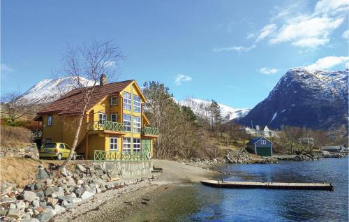 Cozy Apartment In Rosendal