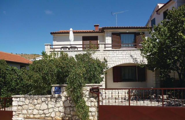 Cozy apartment in Sibenik with WiFi