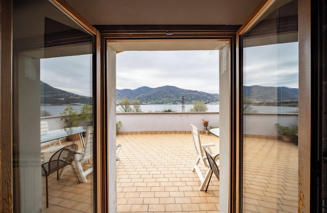 Cozy Apartment with Panoramic Terrace and Lake View in Lecco - Pet Friendly