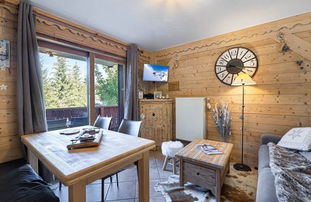 Cozy Apartment with Sauna, Hammam, and Pool Access, Steps from the Slopes