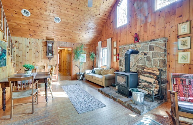 Cozy Appalachian Getaway: 5 Mi to Prospect Peak!