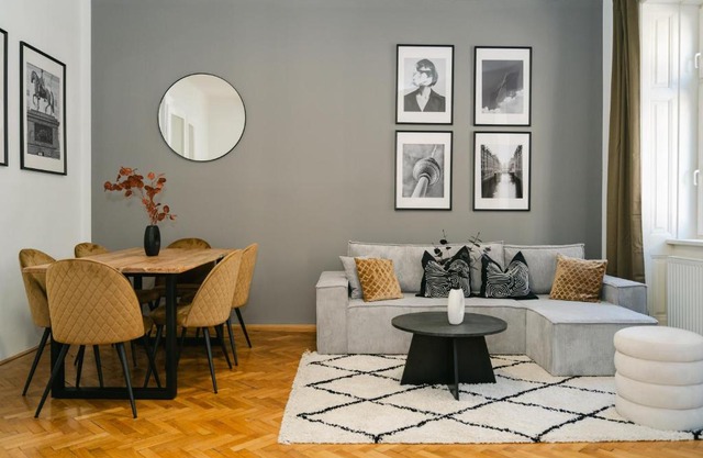 Cozy APT perfect for 4-6 TV Metro Self-Checkin