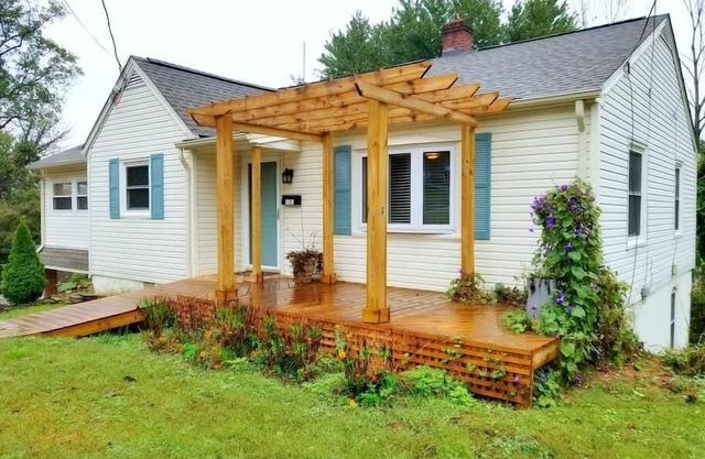 Cozy Ardmore Cottage Main Level